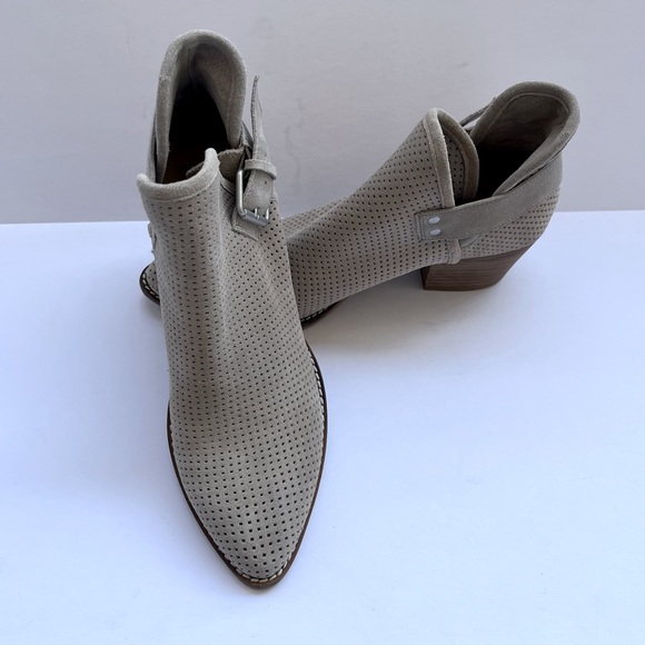 Dolce Vita Shoes - Dolce Vita Women's Katch Perforated Suede Pointed Toe Ankle Boots Buckle Sz 8.5